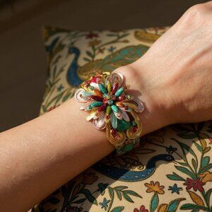 Stunning Colorful Click Lock Spring Style Bracelet Flower Burst Dopamine Hippie